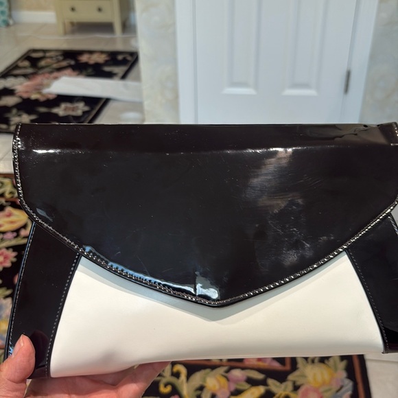 Unbranded Chic Black Patent Leather and White Large Clutch. - Picture 4 of 11